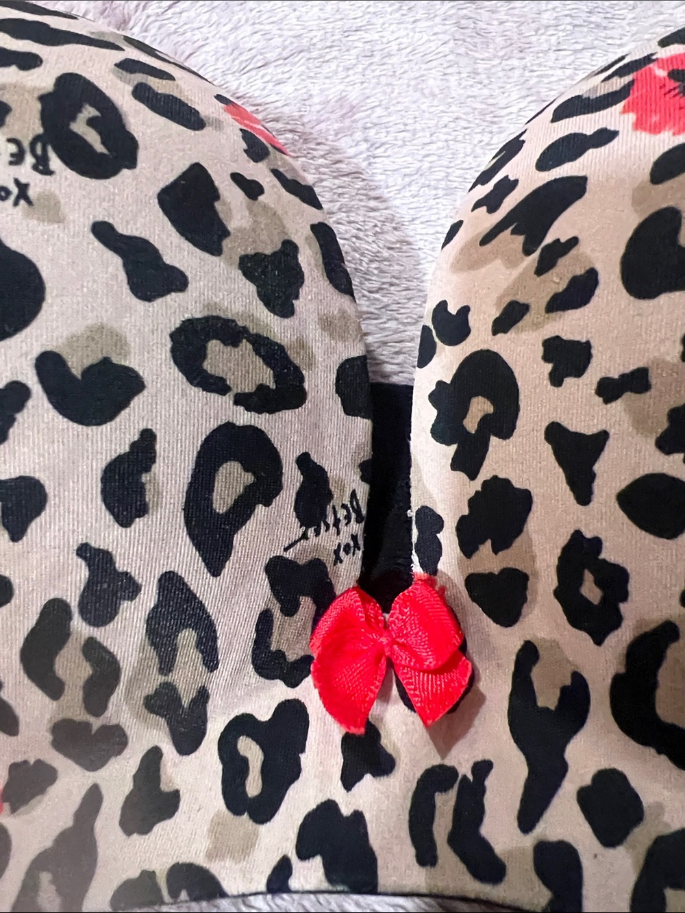 Betsey Johnson Strapless Beige Leopard Print Push-Up Bra with Red Lip Accents - Picture 6 of 9